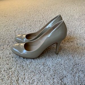 Nine West nude pumps